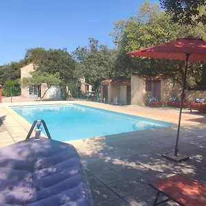 Dervonnae, La Provence à L'ombre Des Chênes Tavernes