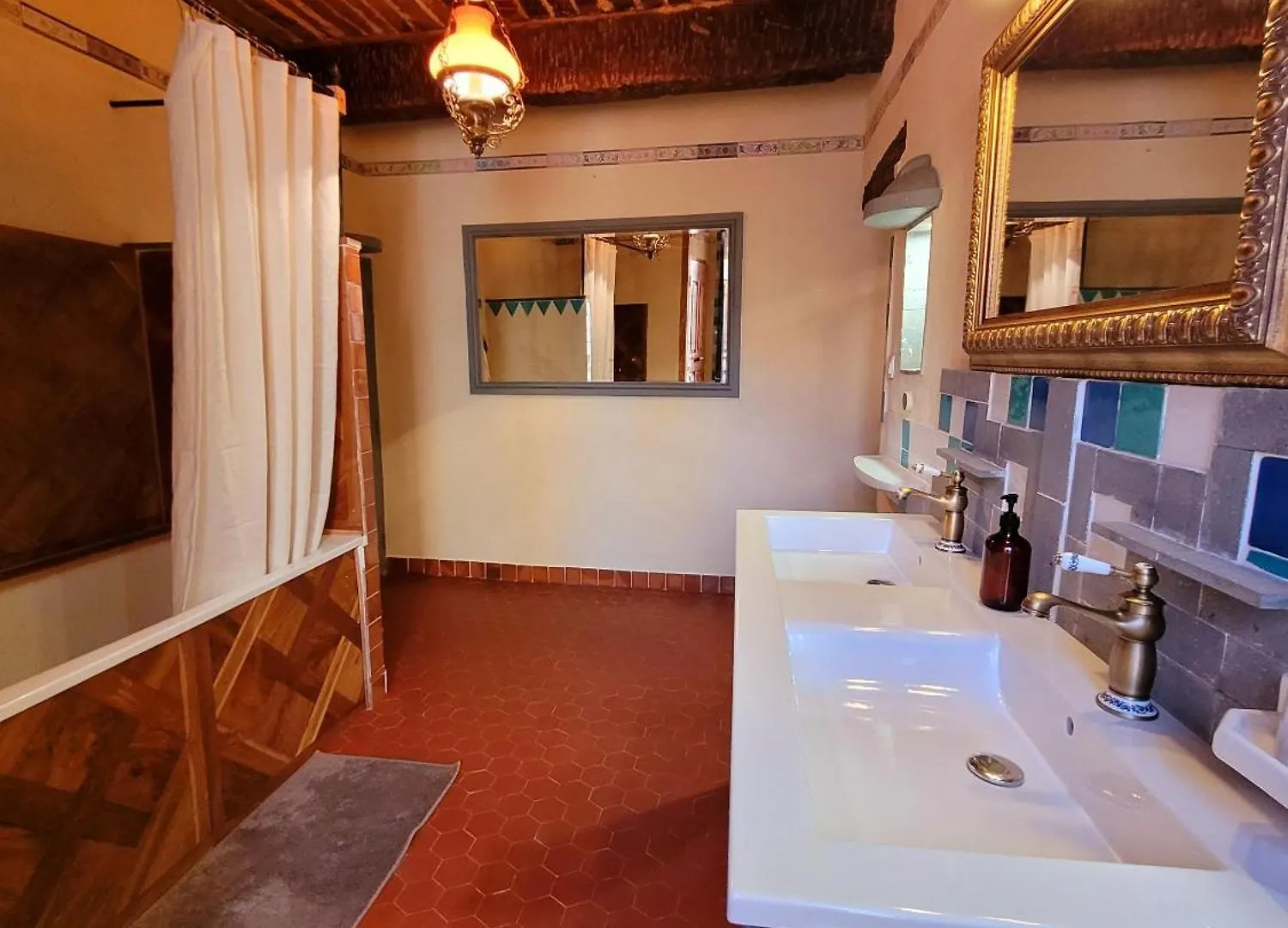 Hotel Au Puits de la Fontaine à Tavernes Maison d'hôtes