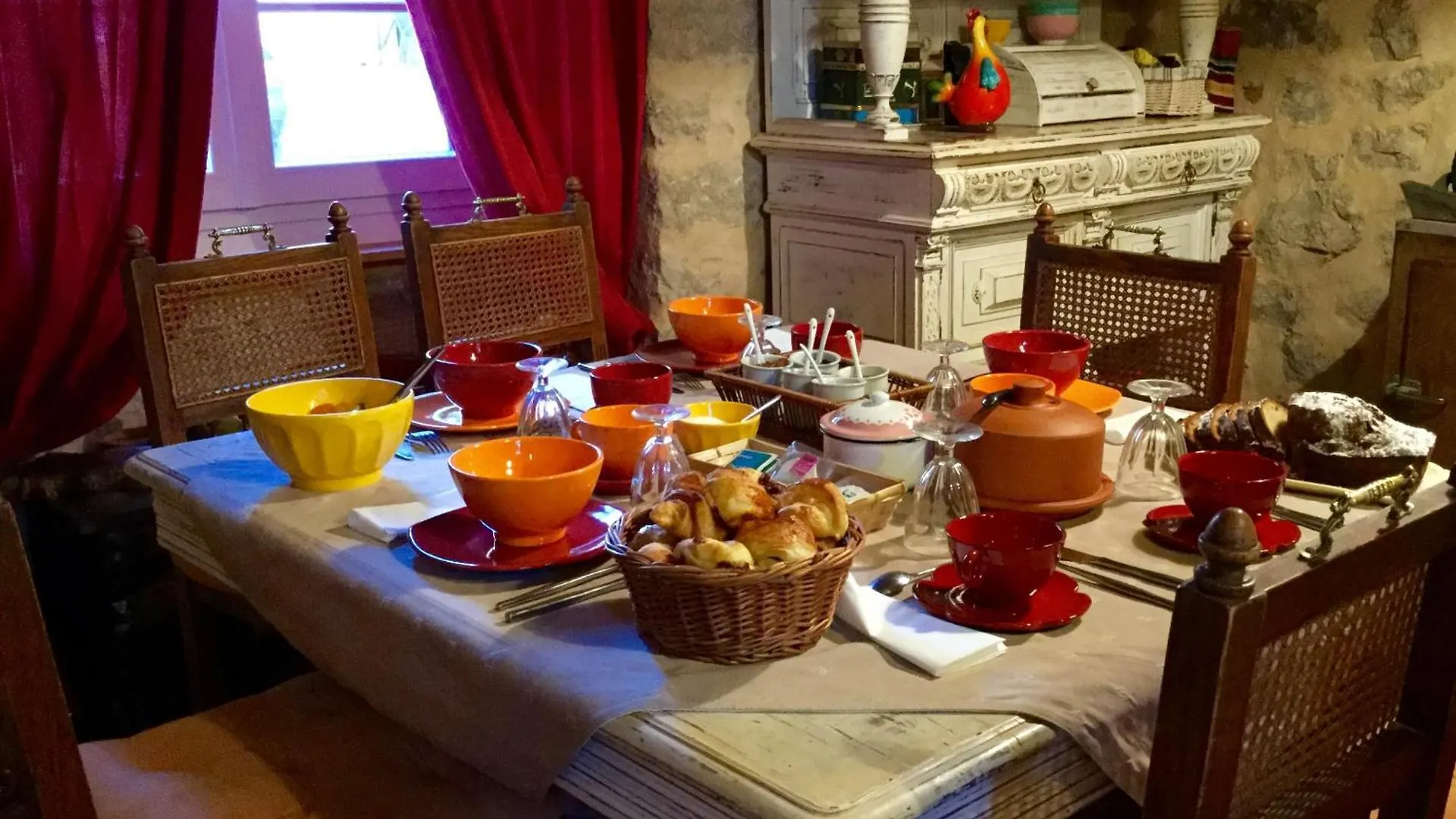 Hotel Au Puits de la Fontaine à Tavernes France