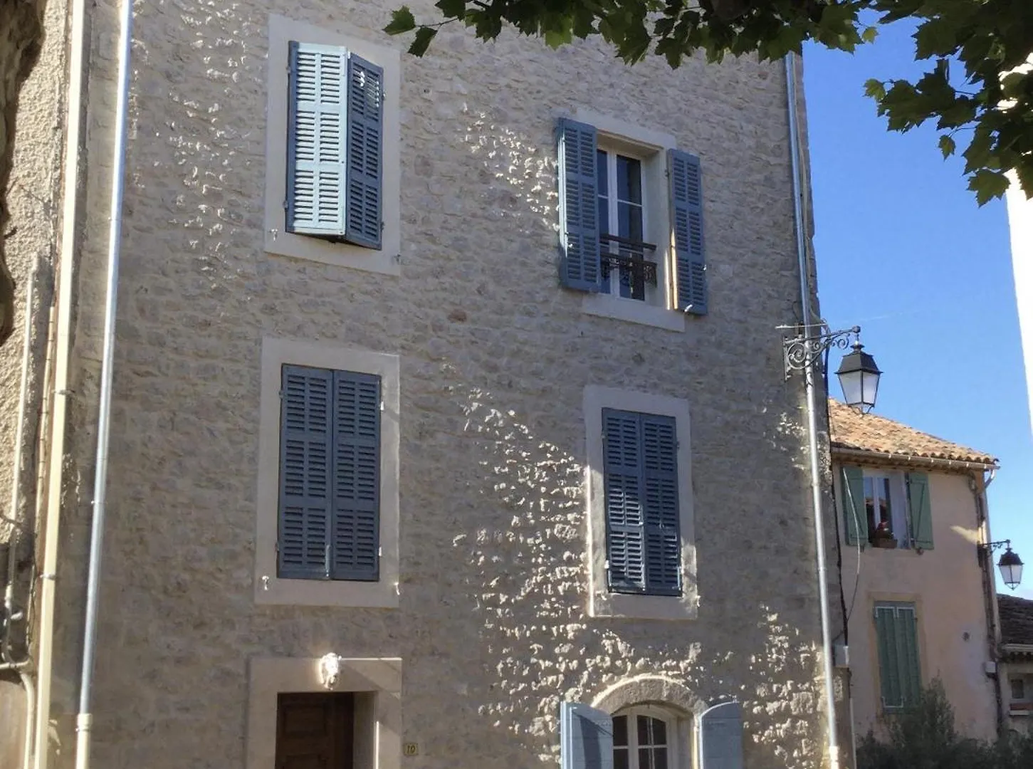Hotel Au Puits de la Fontaine à Tavernes 0*,