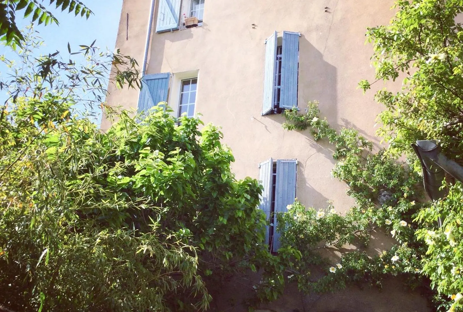 Hotel Au Puits de la Fontaine à Tavernes Maison d'hôtes