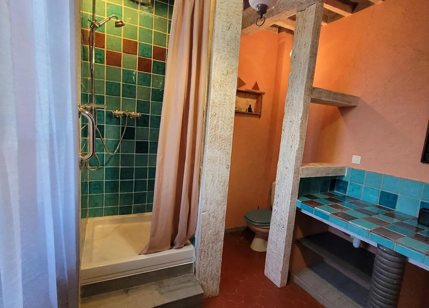 Hotel Au Puits de la Fontaine à Tavernes 0*,